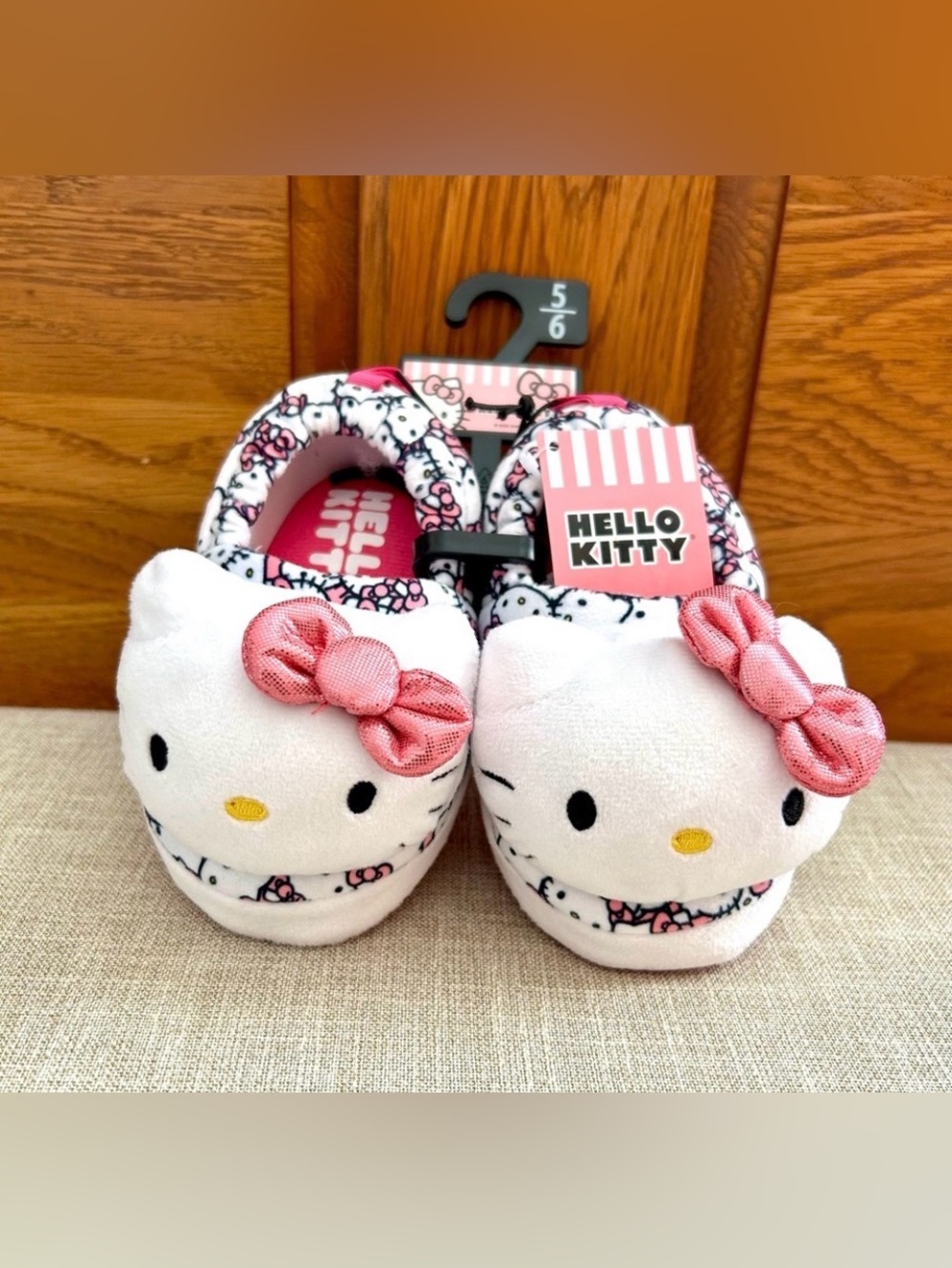 kids toddlers hello kitty slippers size 5/6